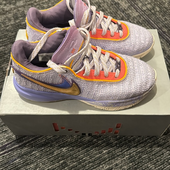 Lebron XX - Picture 2 of 6